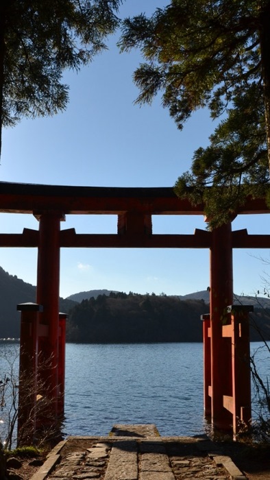 hakone shrine jinja traditional torii lake ashi